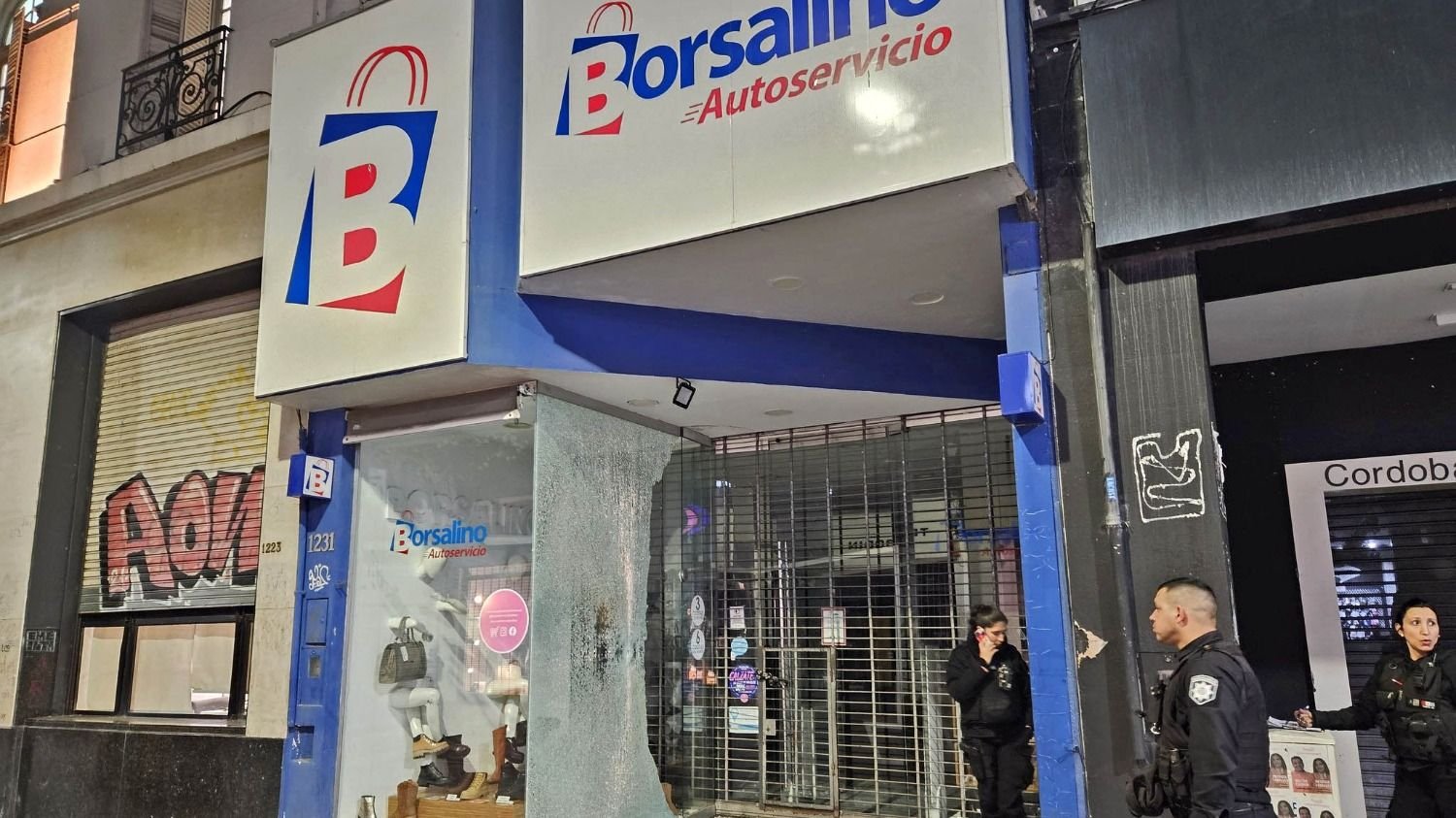 Rompieron la vidriera de un piedrazo y entraron a robar a Borsalino