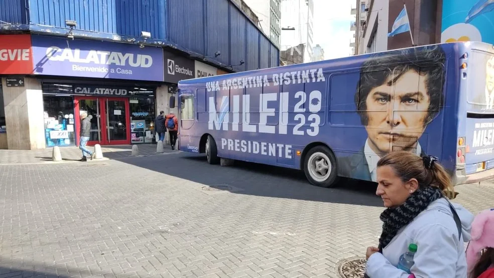 Sobre ruedas: Javier Milei se sube a la campaña en Rosario | Punto Biz